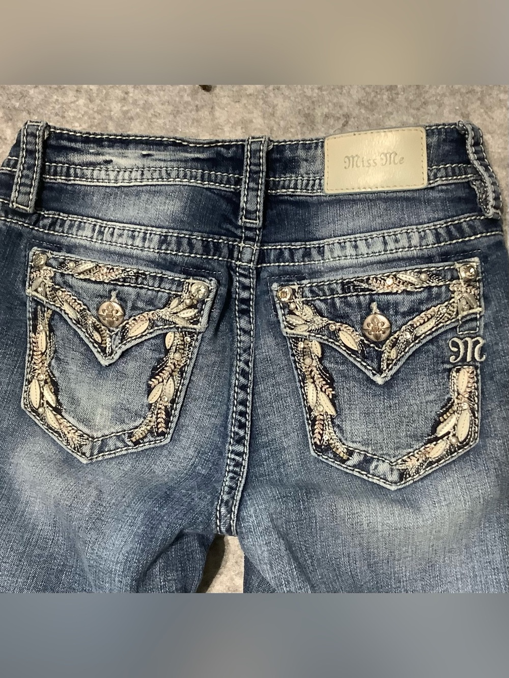Mid-Rise Ankle Skinny Stretch Cuffed Embellished Jeans
